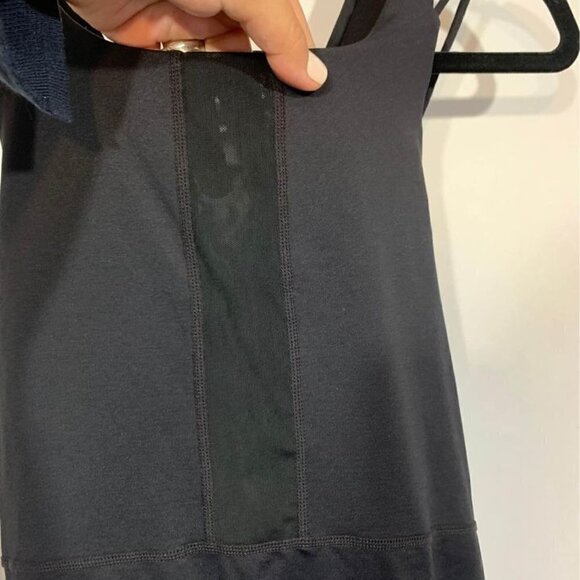 GAP fit woman’s workout tank. Cutouts and strappy back. Black. Size medium. New - Picture 5 of 10